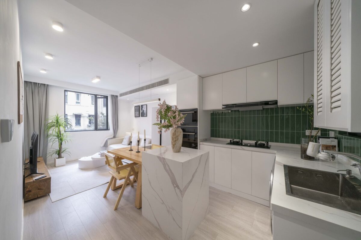 2br,12k,jiangsu rd(line2/11)