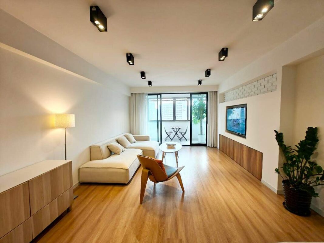 2br,15.5k,jiangsu rd(line2/11)