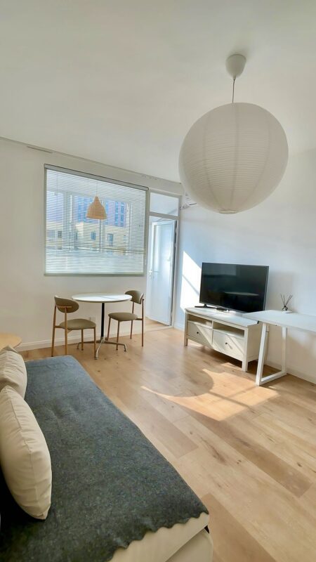1br，10.5k，zhaojiabang rd（line7/9）