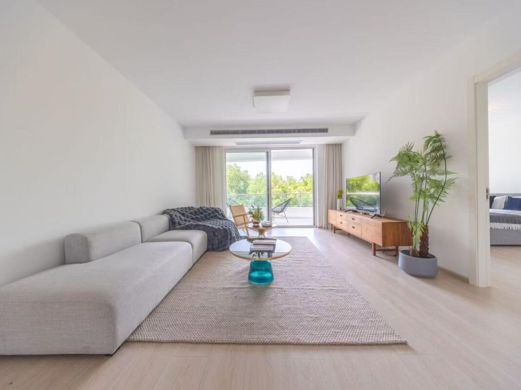 4br 2ba，39.6k，west nanjing rd（line2/12/13）