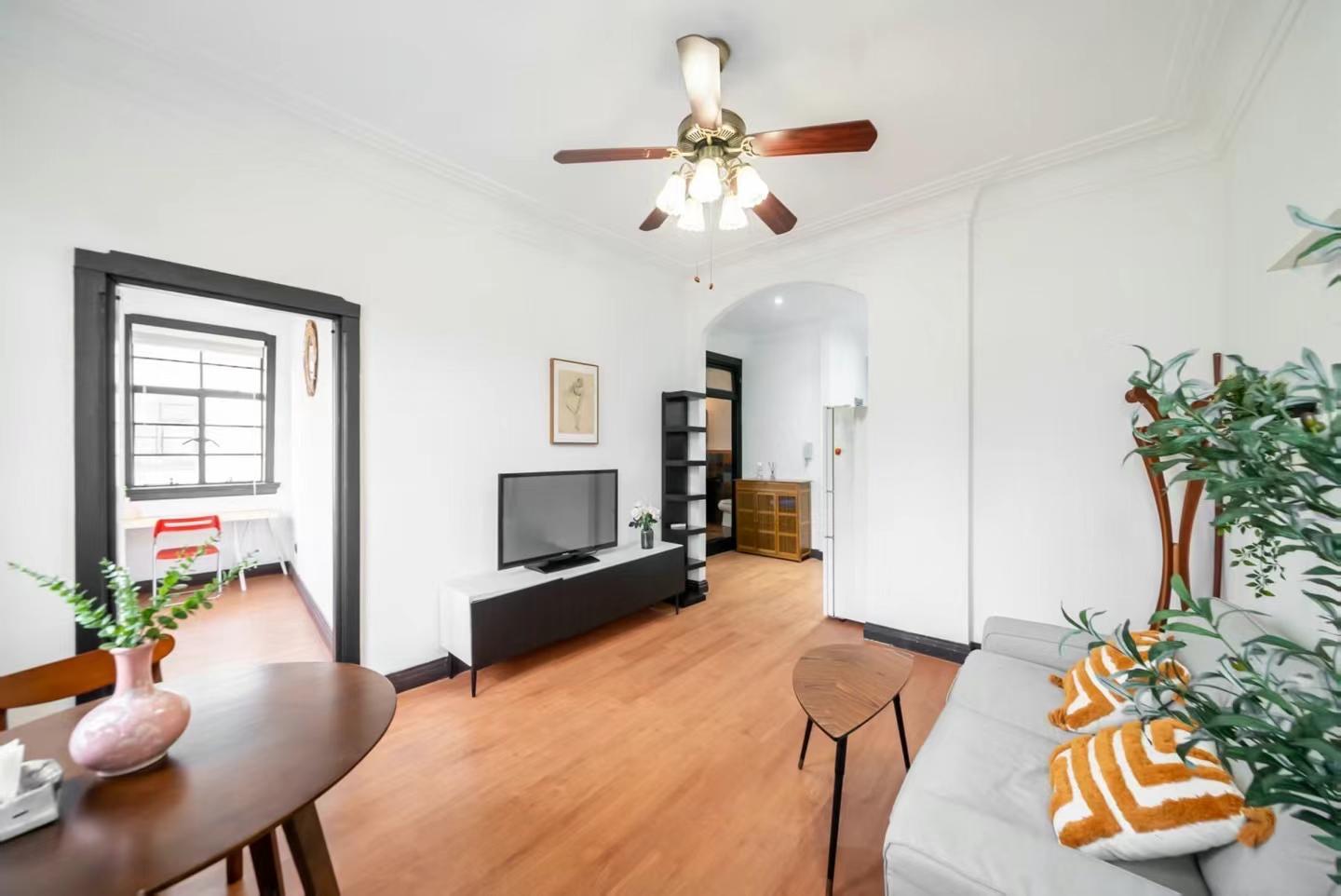 1+1br，*11.8k，jing’an temple（line2/7）